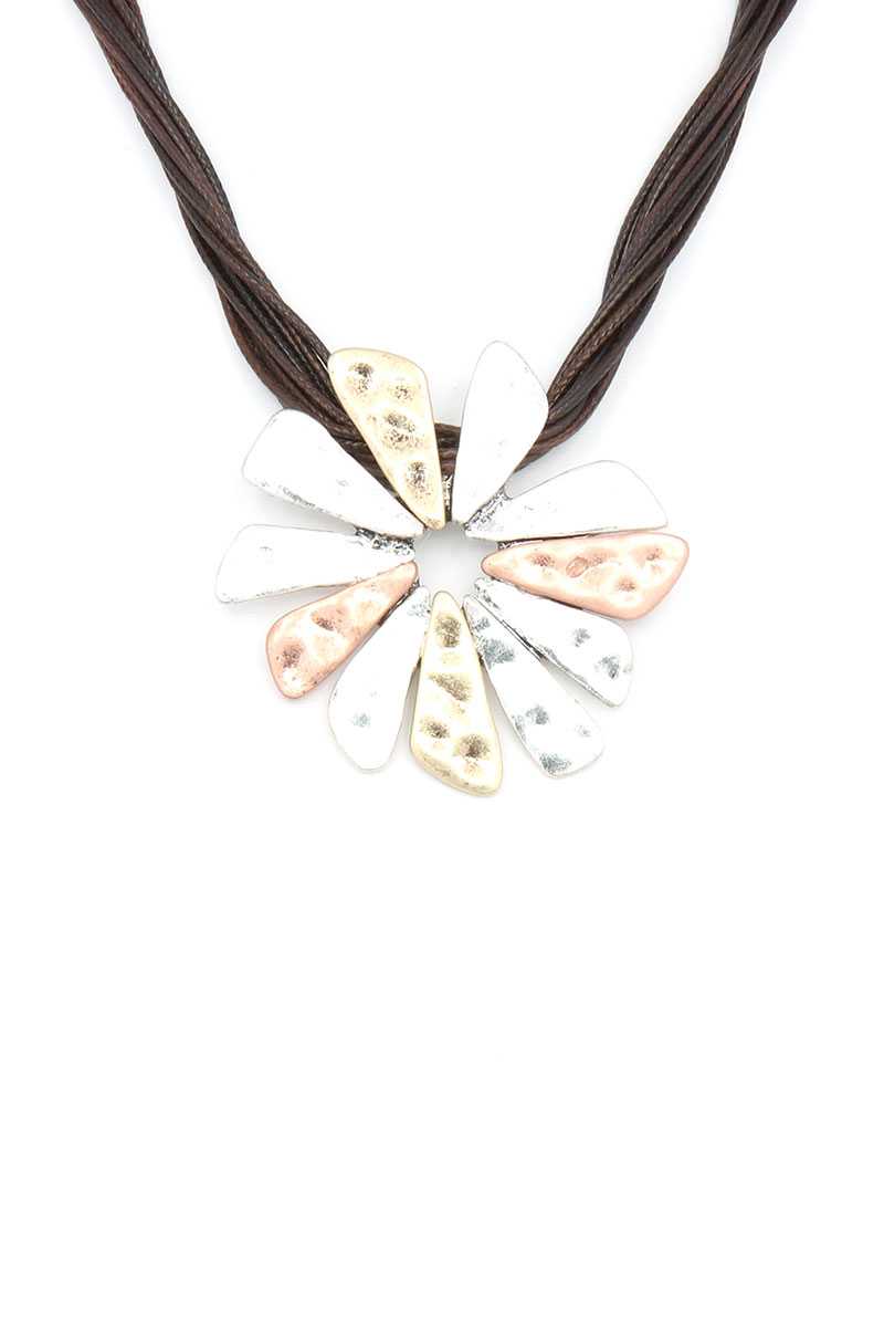 Floral Shape Pendant Necklace