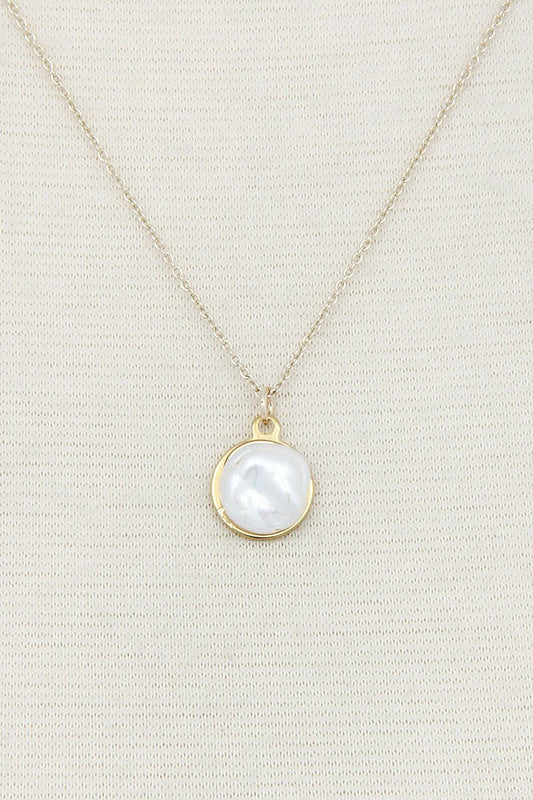 Modern Chic Pearl Pendant Necklace