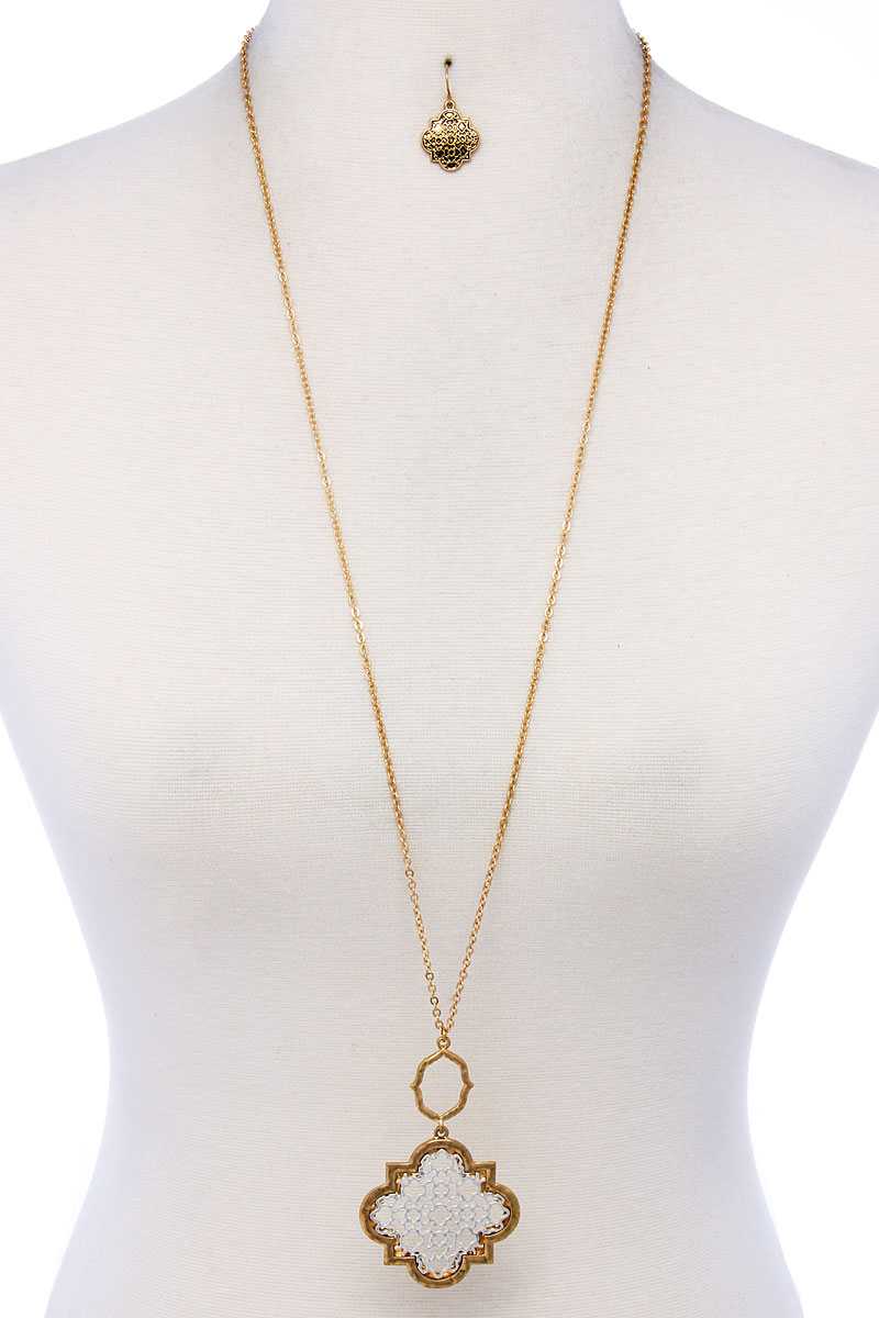 Designer Fashion Pattern Pendant Necklace And Earring Set
