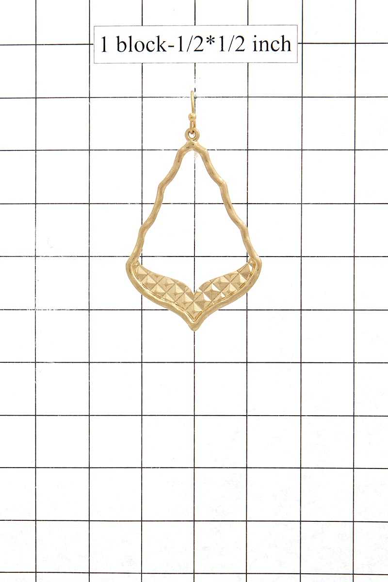 Cutout Moroccan Shaped Metal Drop Earring