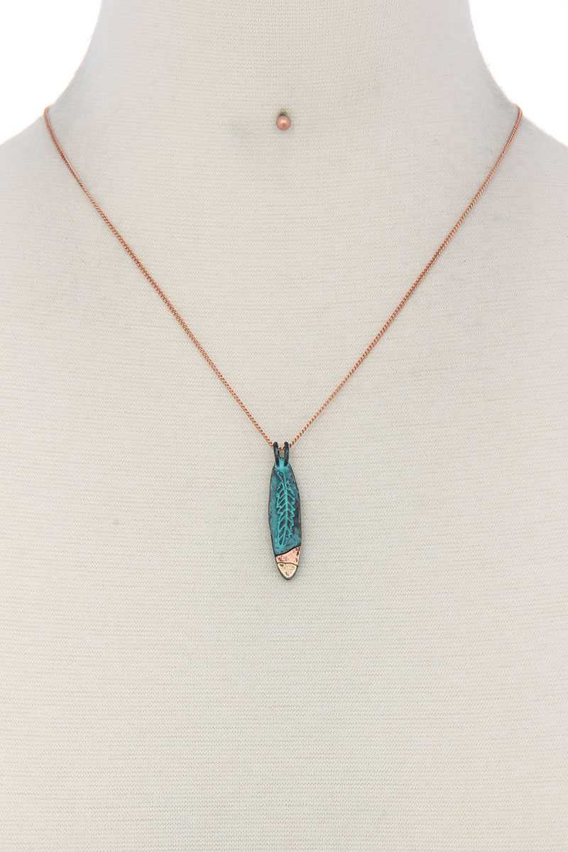 Feather Engrave Oval Shape Necklace